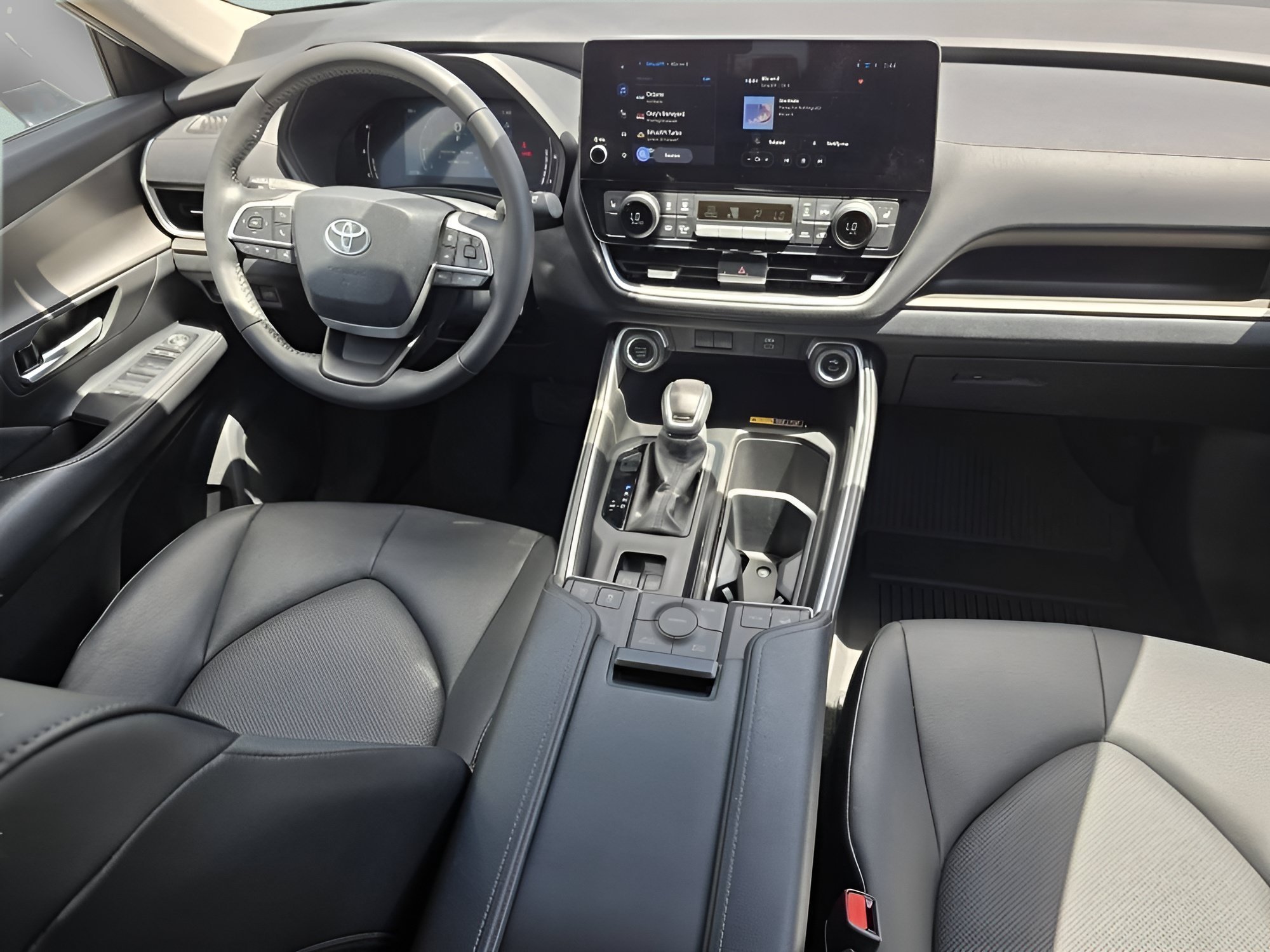 Used 2024 Pearl Toyota XLE image 30