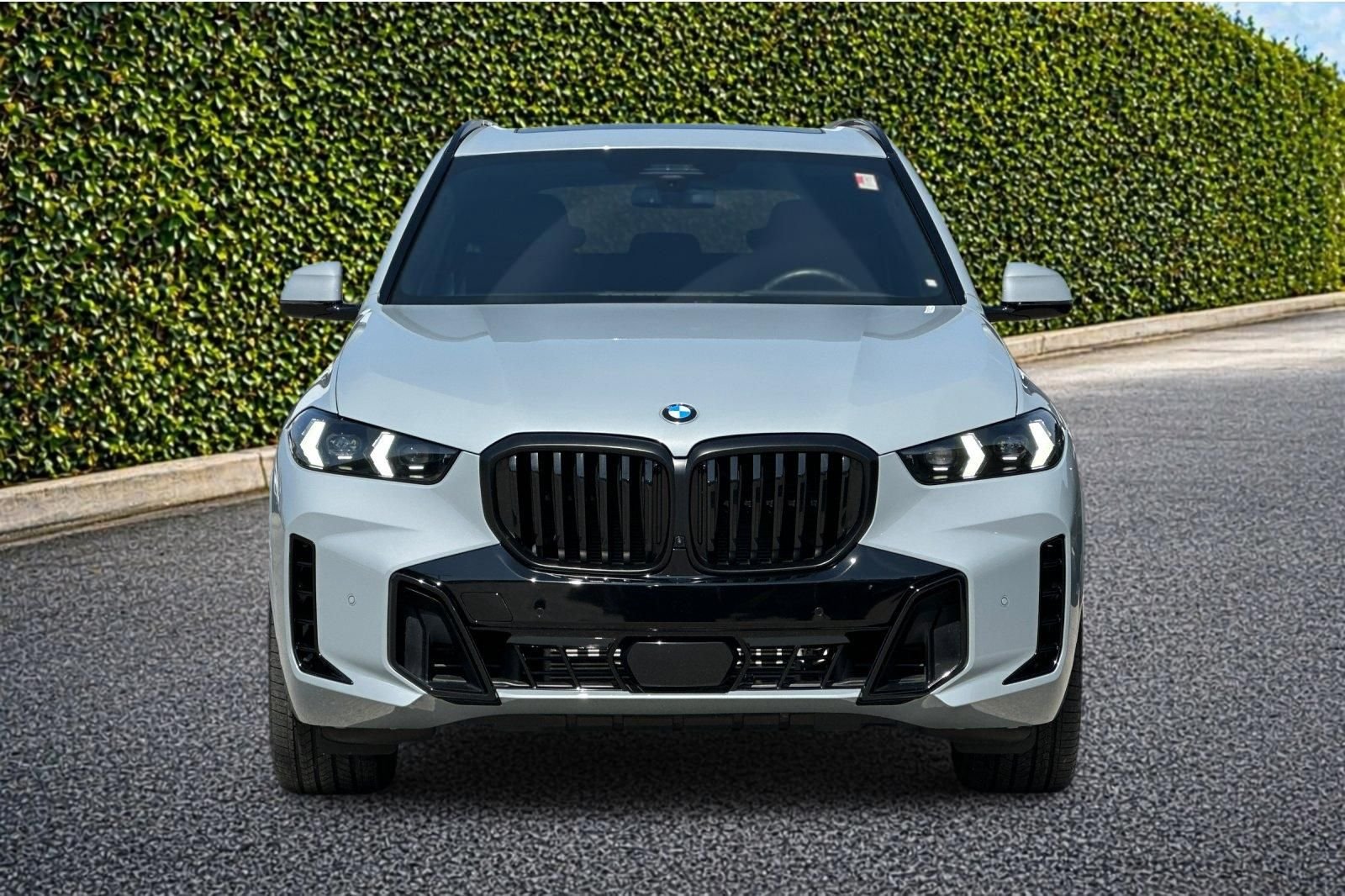 Used 2025 Gray BMW xDrive40i image 9