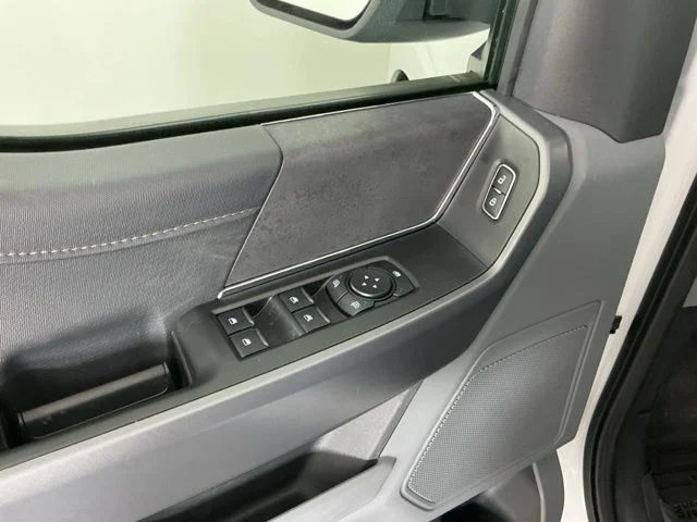 New 2026 Oxford White Ford XLT image 13