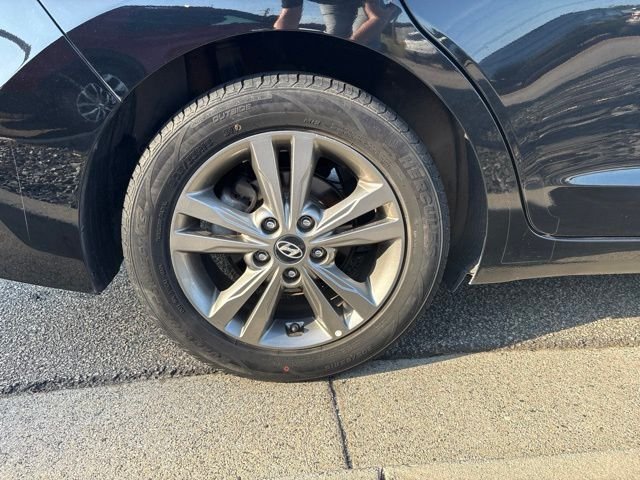 Used 2018 Phantom Black Hyundai SEL image 9