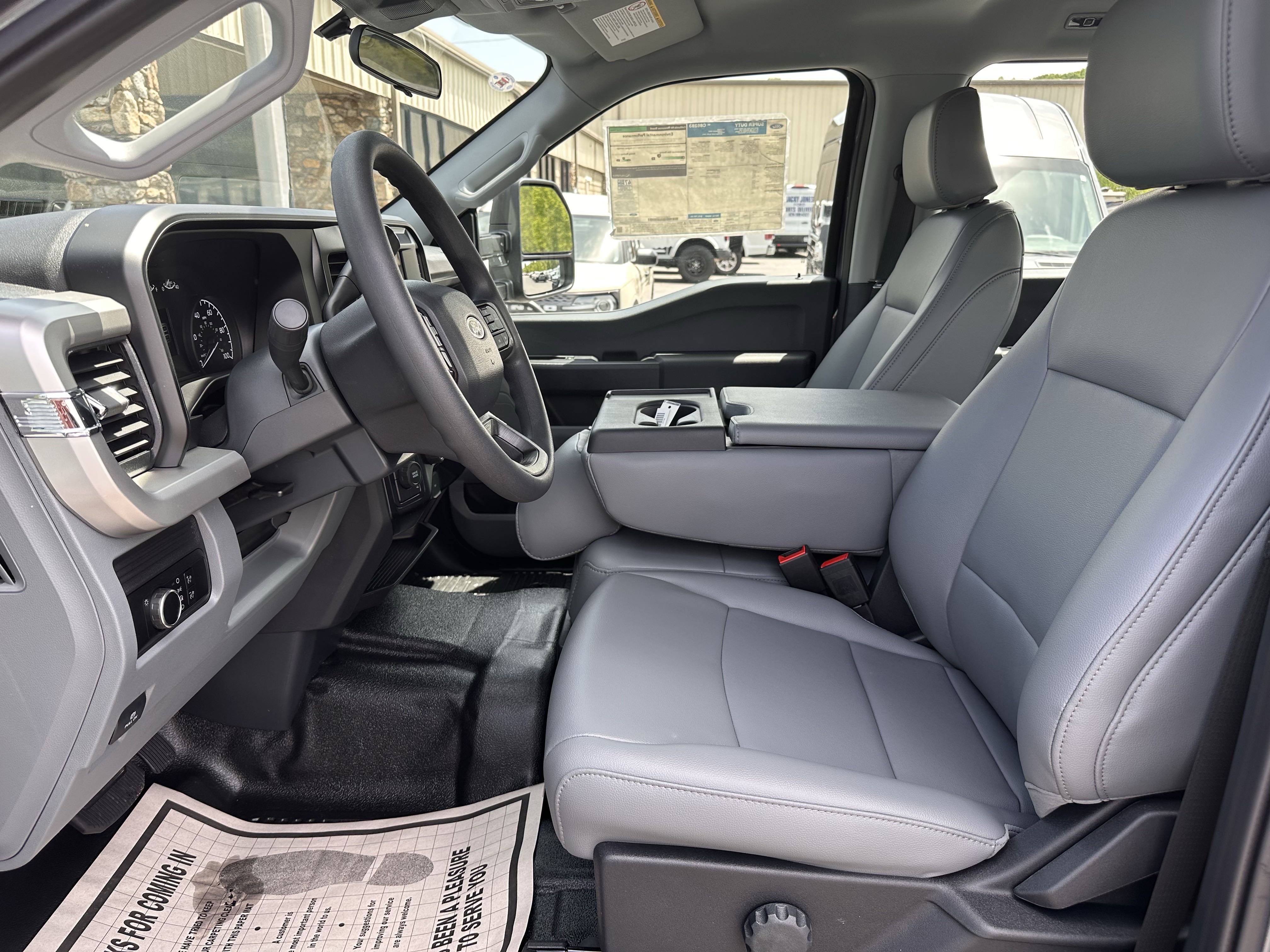 2025 Ford F-350 Super Duty Chassis Cab XL - Photo 8