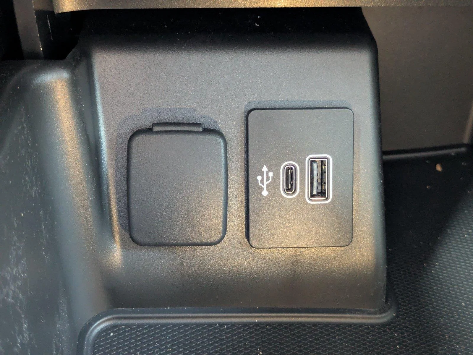 2025 Ford Explorer ST - Photo 27