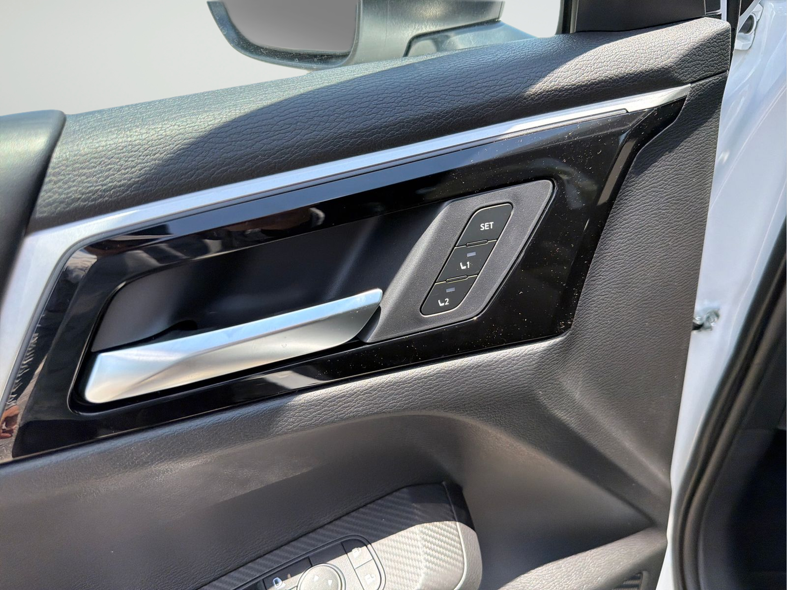 New 2026 White Nissan Platinum image 26