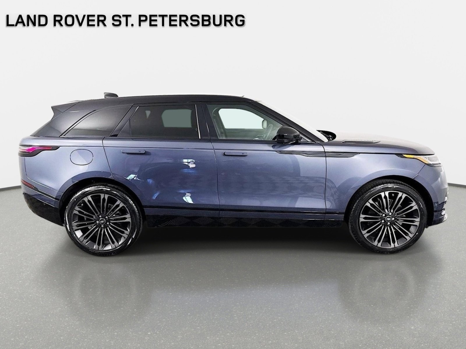 Used 2026 Blue Land Rover Dynamic SE image 4