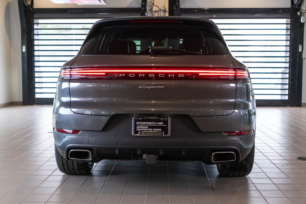 Used 2025  Porsche Base image 8