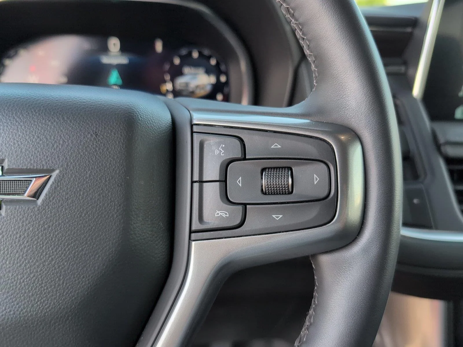 Used 2024 Black Chevrolet Z71 image 27