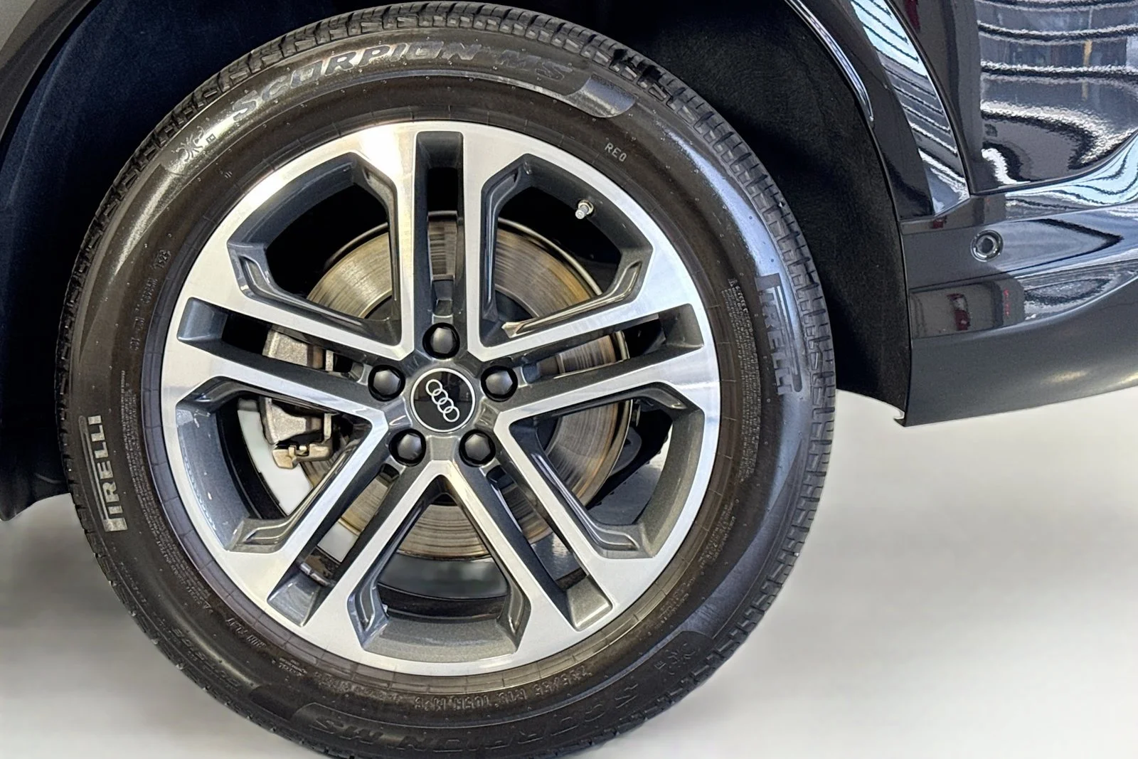 Used 2025 Mythos Balck Audi Premium image 29
