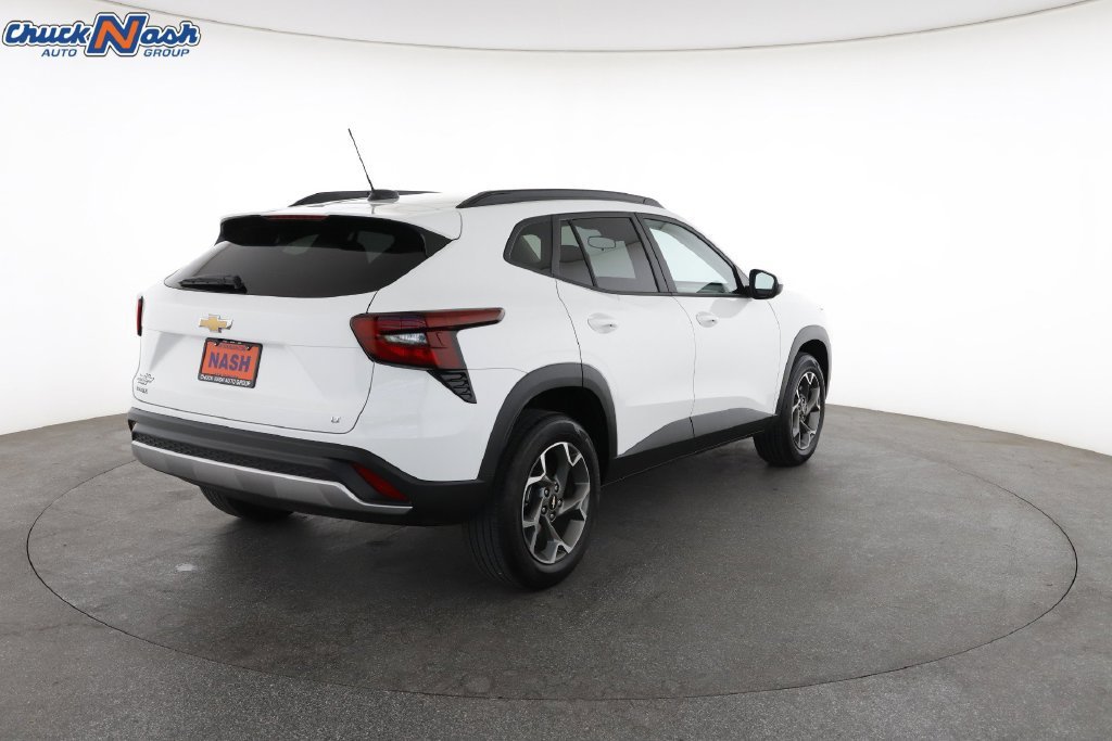 2025 Chevrolet Trax LT - Photo 12