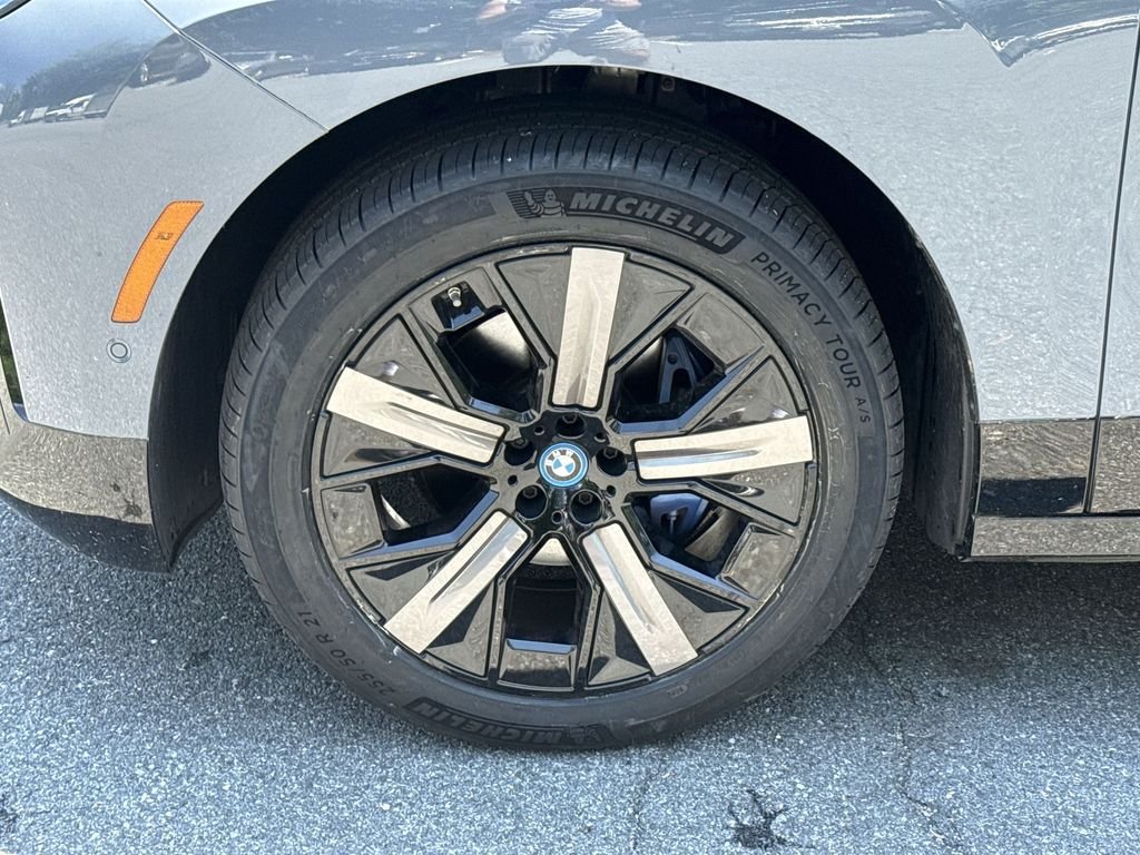 Certified Used 2024  BMW xDrive50 image 10