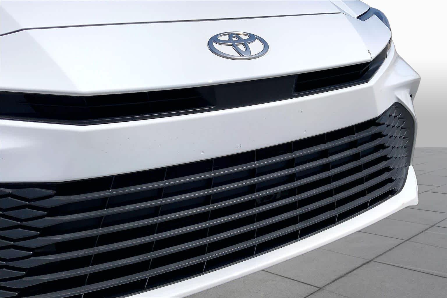 Used 2026 Ice Cap Toyota LE image 29