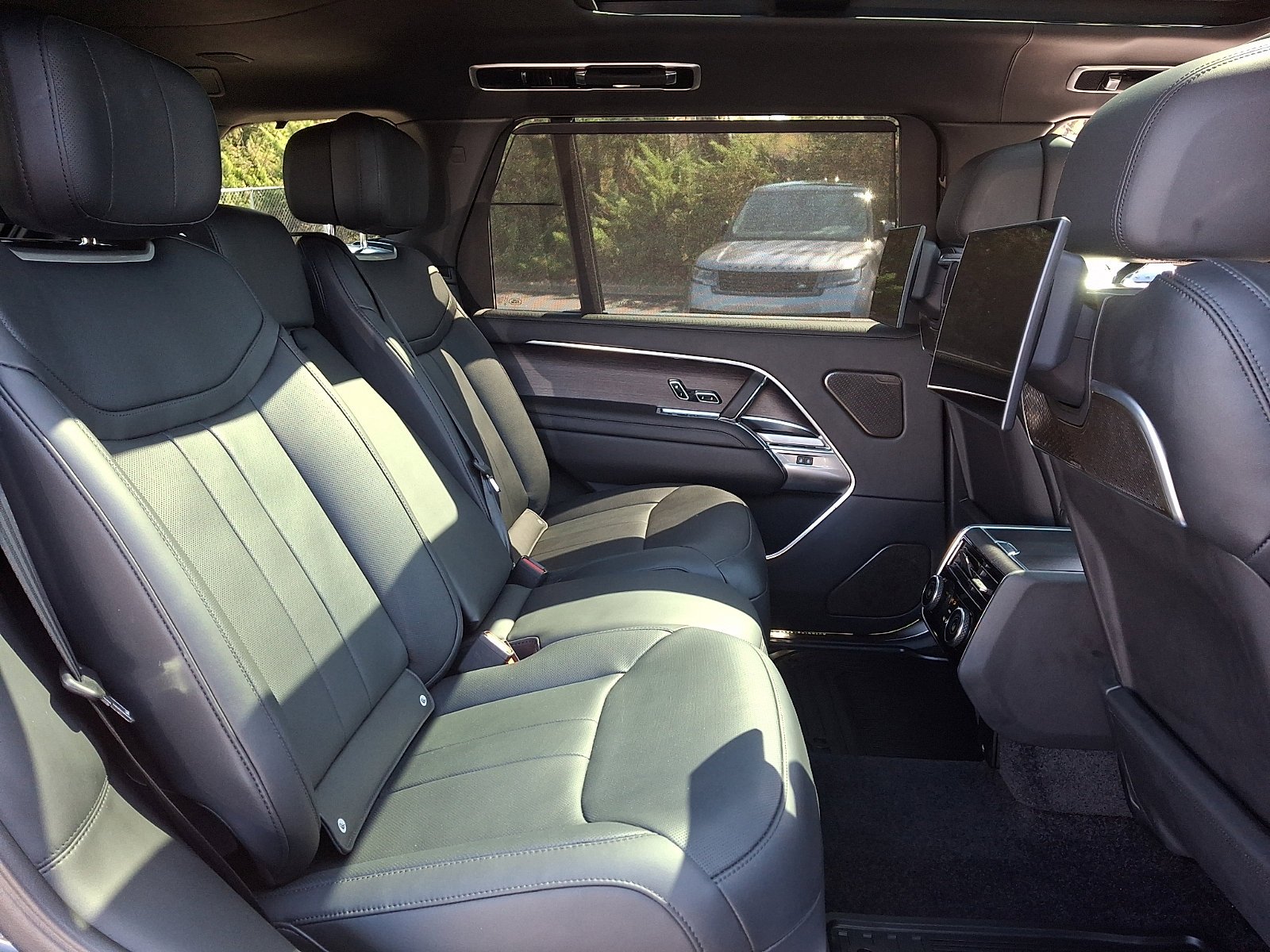 Certified Used 2025 Santorini Black Metallic   1Ag Land Rover Autobiography image 19
