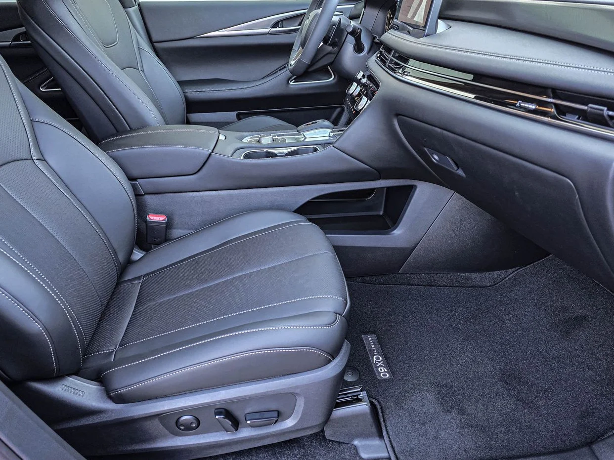 New 2027 GRAPHITE SHADOW INFINITI Luxe AWD image 28