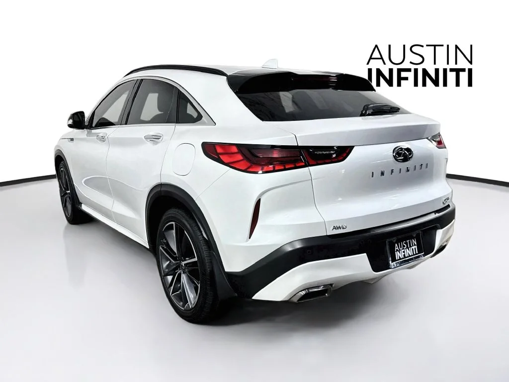 Certified Used 2025 White INFINITI LUXE image 7
