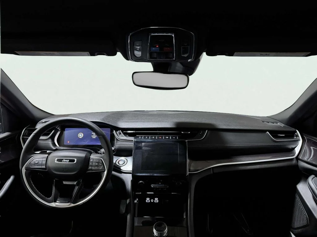 Used 2023 Black Jeep Altitude image 9