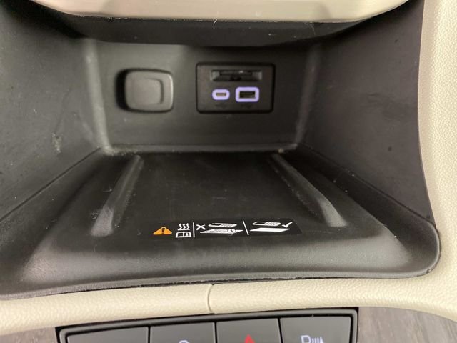 Used 2023 White GMC Denali image 27