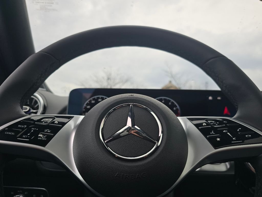 New 2026 Night Black Mercedes-Benz GLB 250 image 29