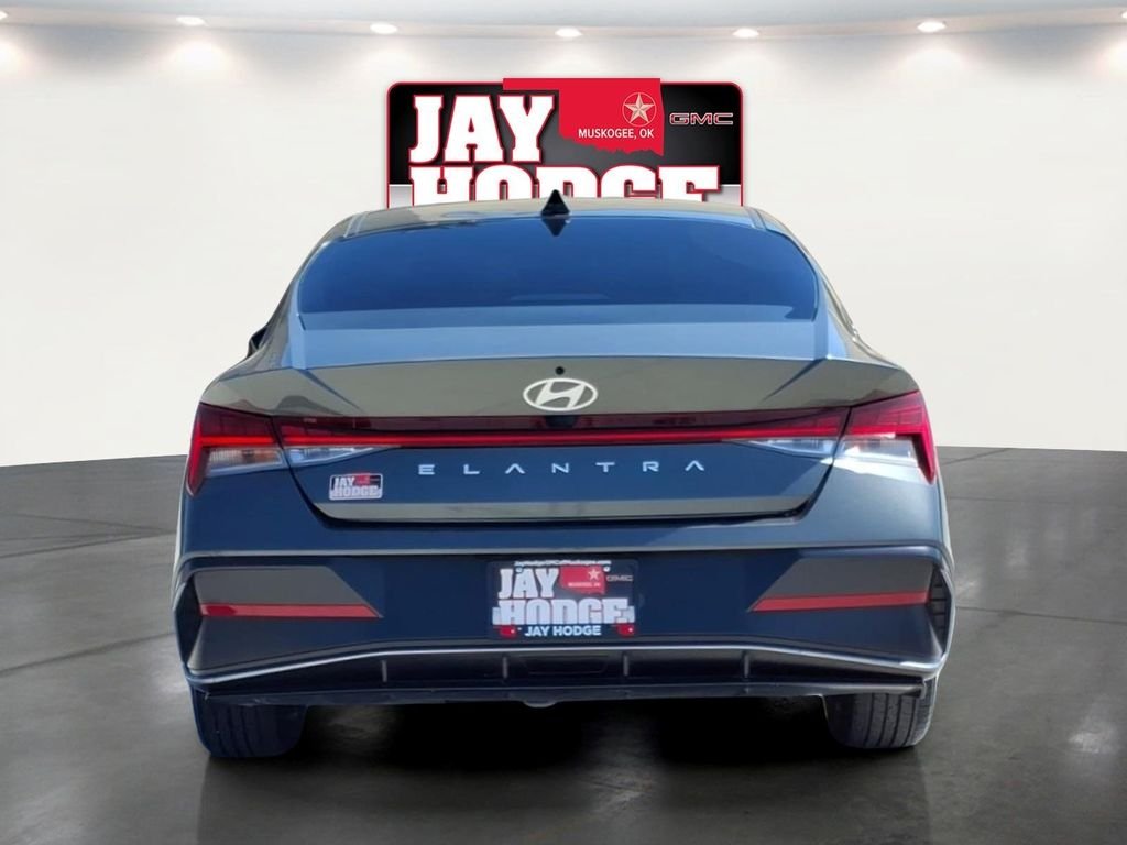 Used 2024 Gray Hyundai SEL image 5