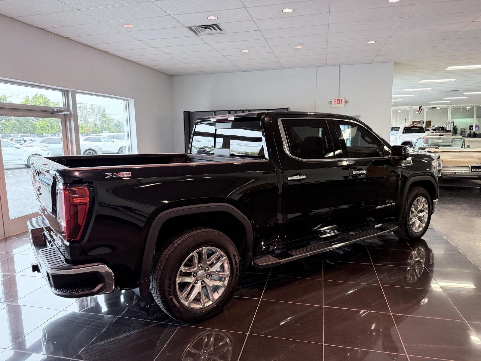 Used 2021 Onyx Black GMC SLT image 11