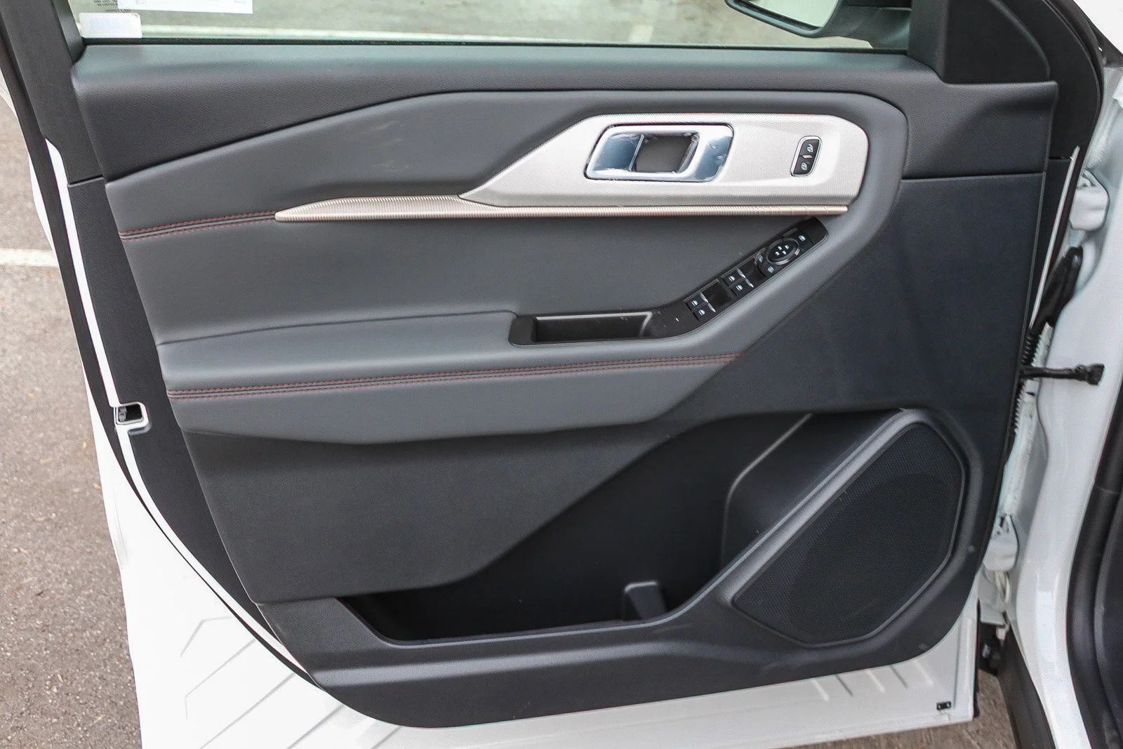 New 2026 Star White Metallic Tri-Coat Ford Active image 24