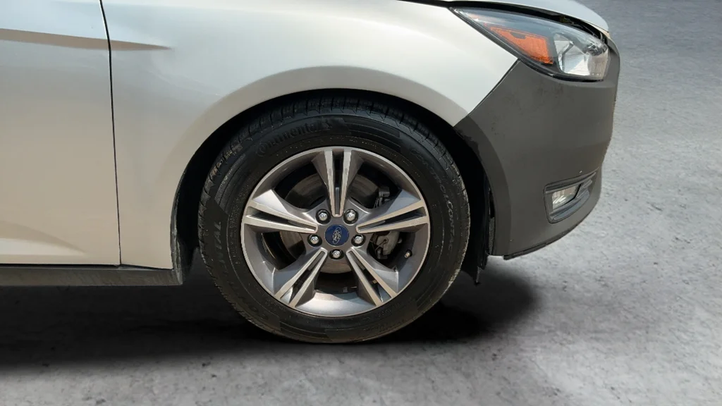 Used 2018 Silver Ford SE image 24