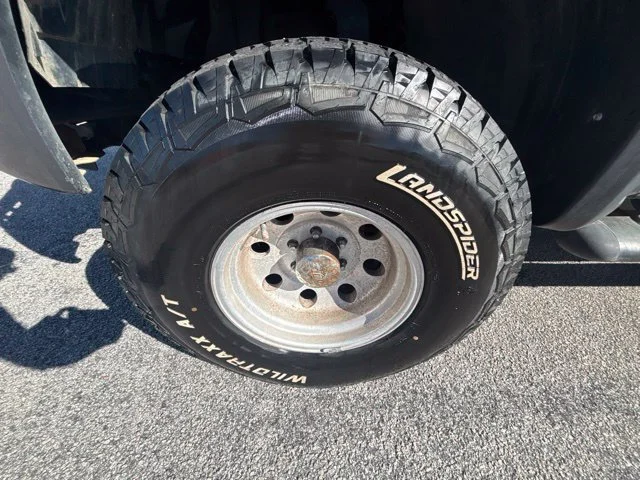 Used 2004 Gray Nissan LE image 4