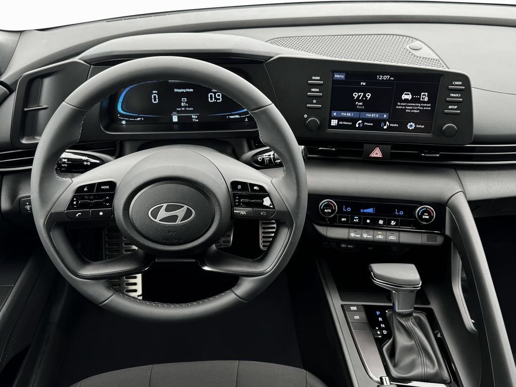Used 2025 Black Hyundai SEL Sport image 19