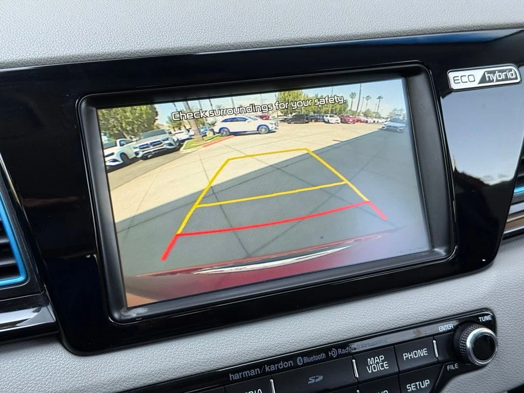 Used 2018 Red Kia Touring image 4