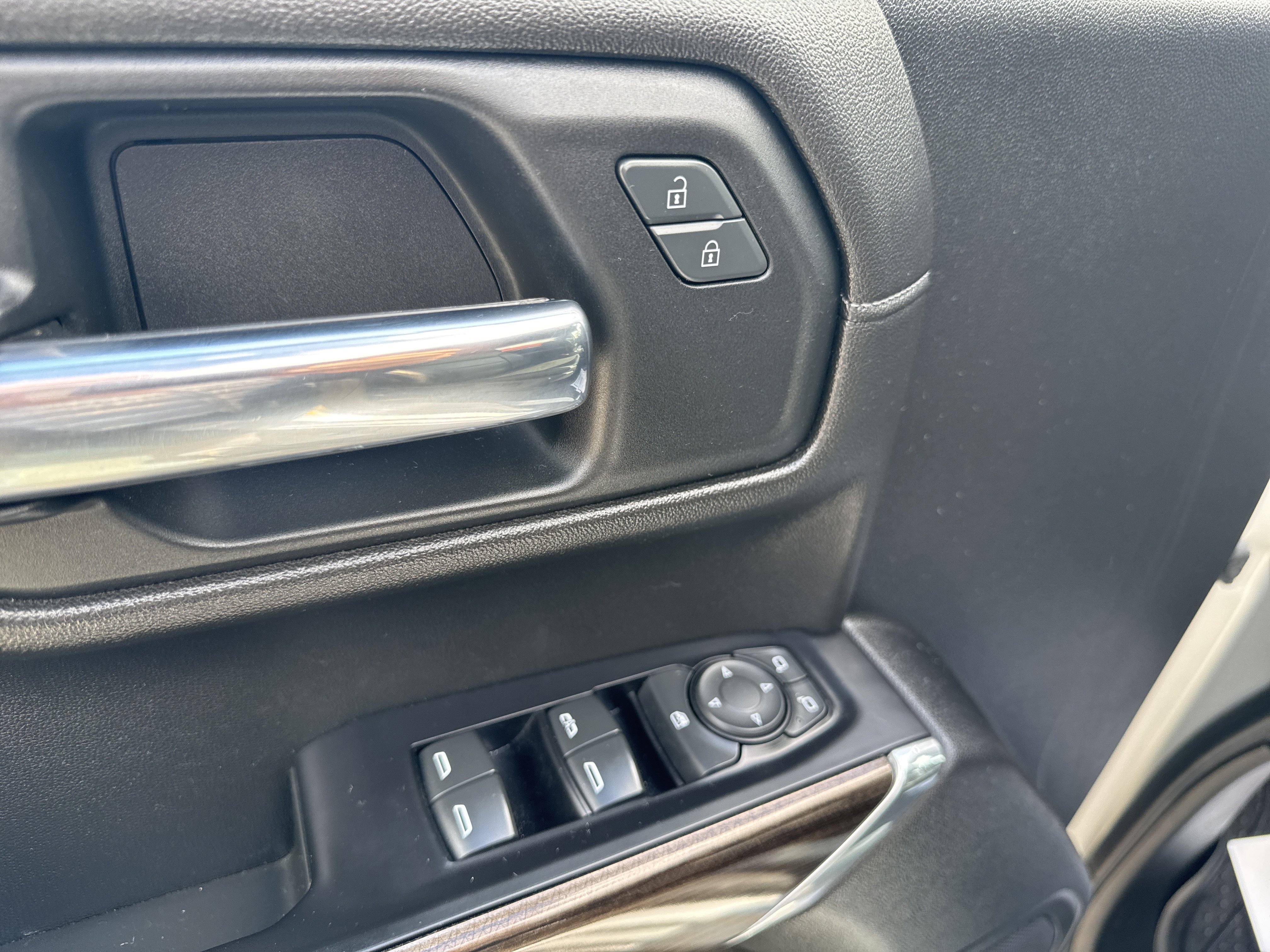 Used 2019 SILVER ICE METALLIC Chevrolet LT Trail Boss image 15