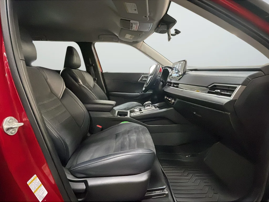 Used 2024 Red Mitsubishi SE image 26