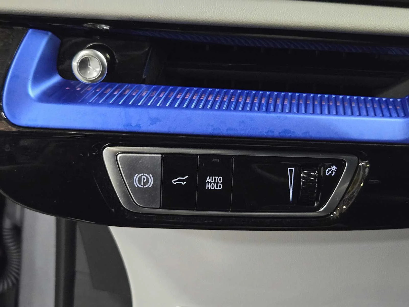 2026 Cadillac OPTIQ Luxury - Photo 15
