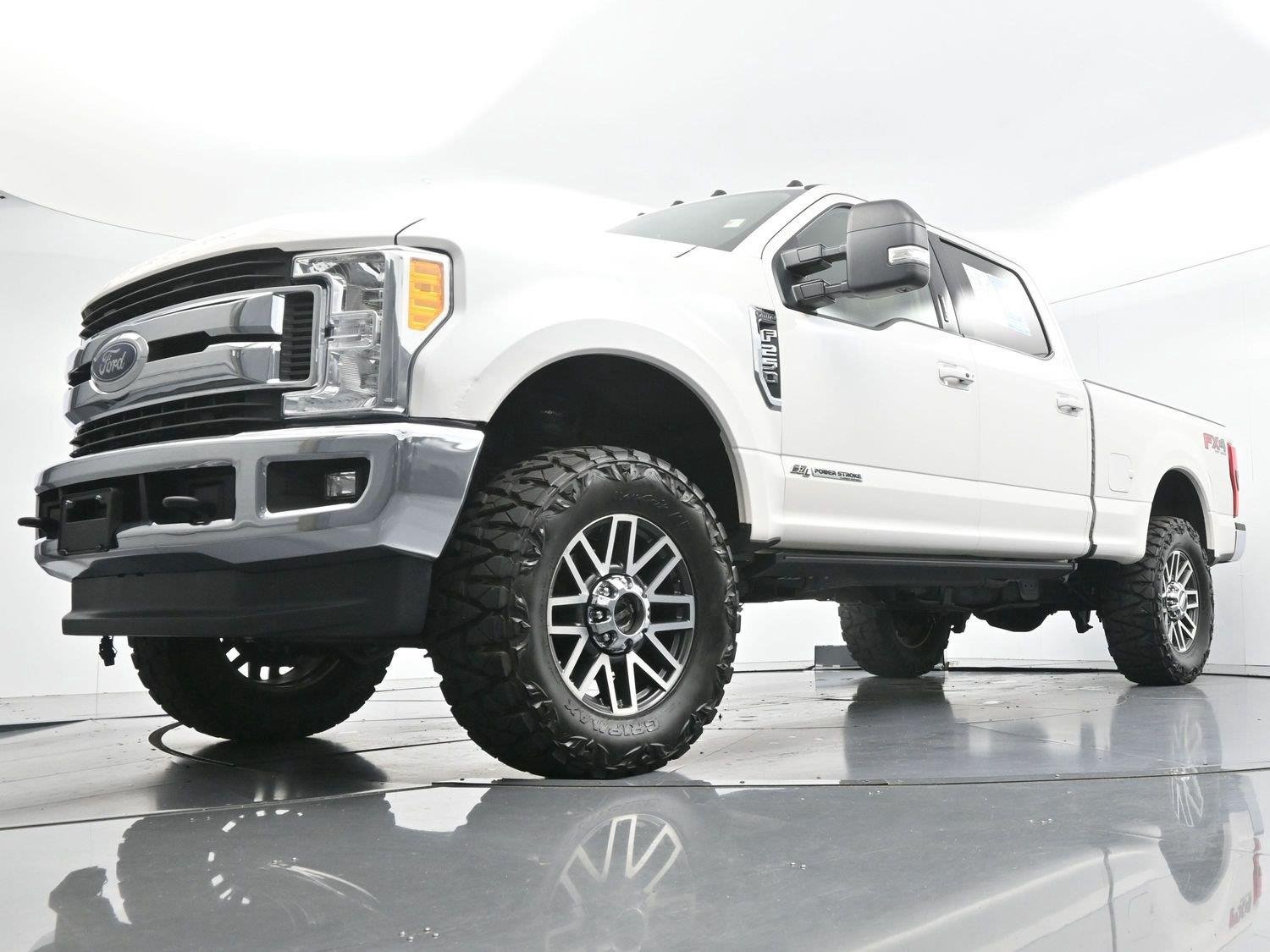 Used 2017 White Platinum Metallic Tri-Coat Ford Lariat image 51