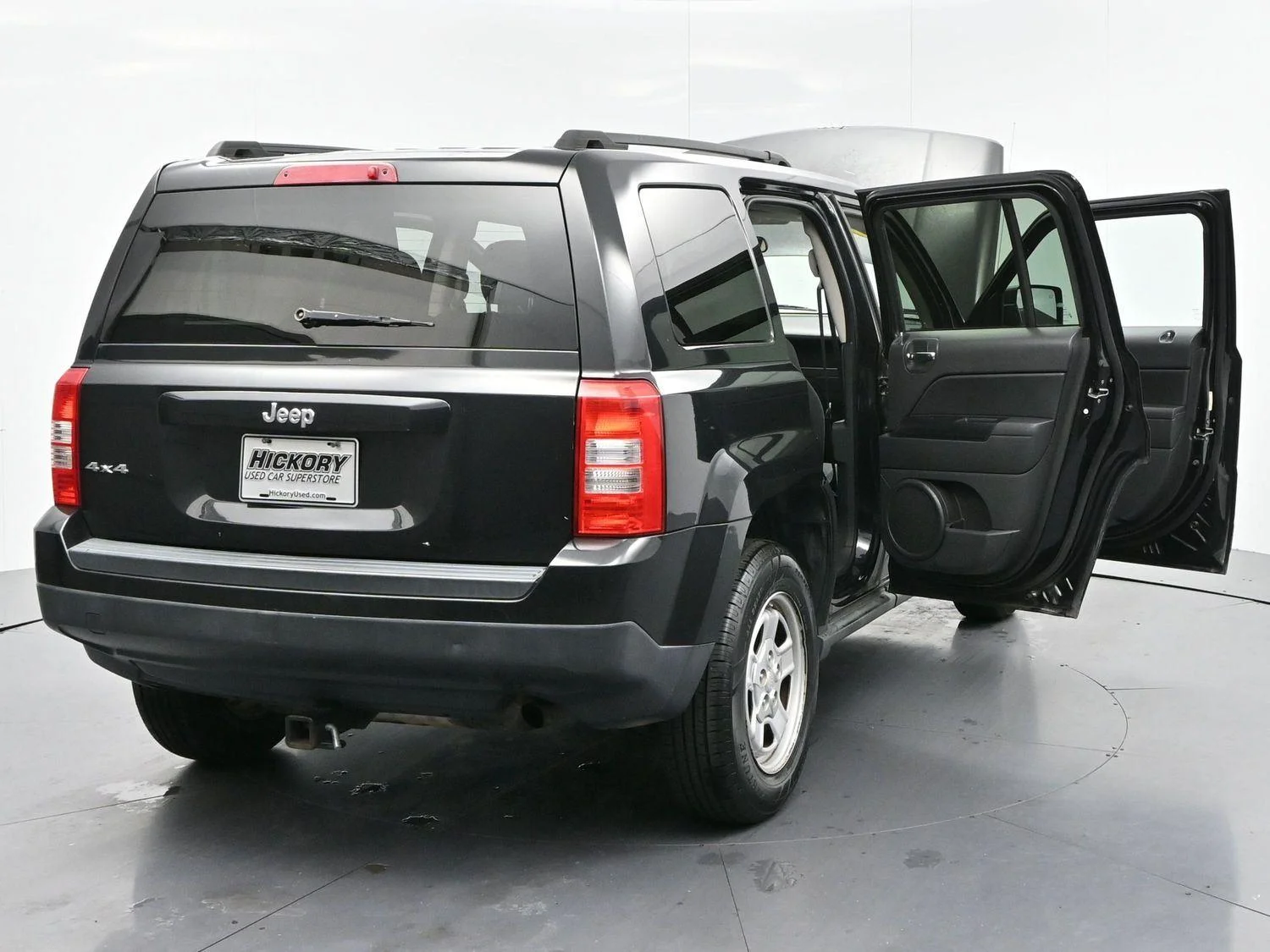 Used 2011 Brilliant Black Crystal Pearl Jeep Sport image 33