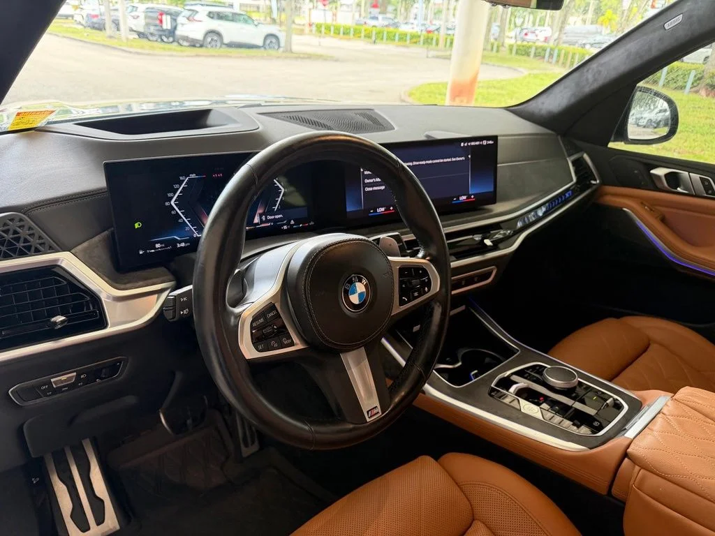 Used 2023 Gray BMW xDrive40i image 7