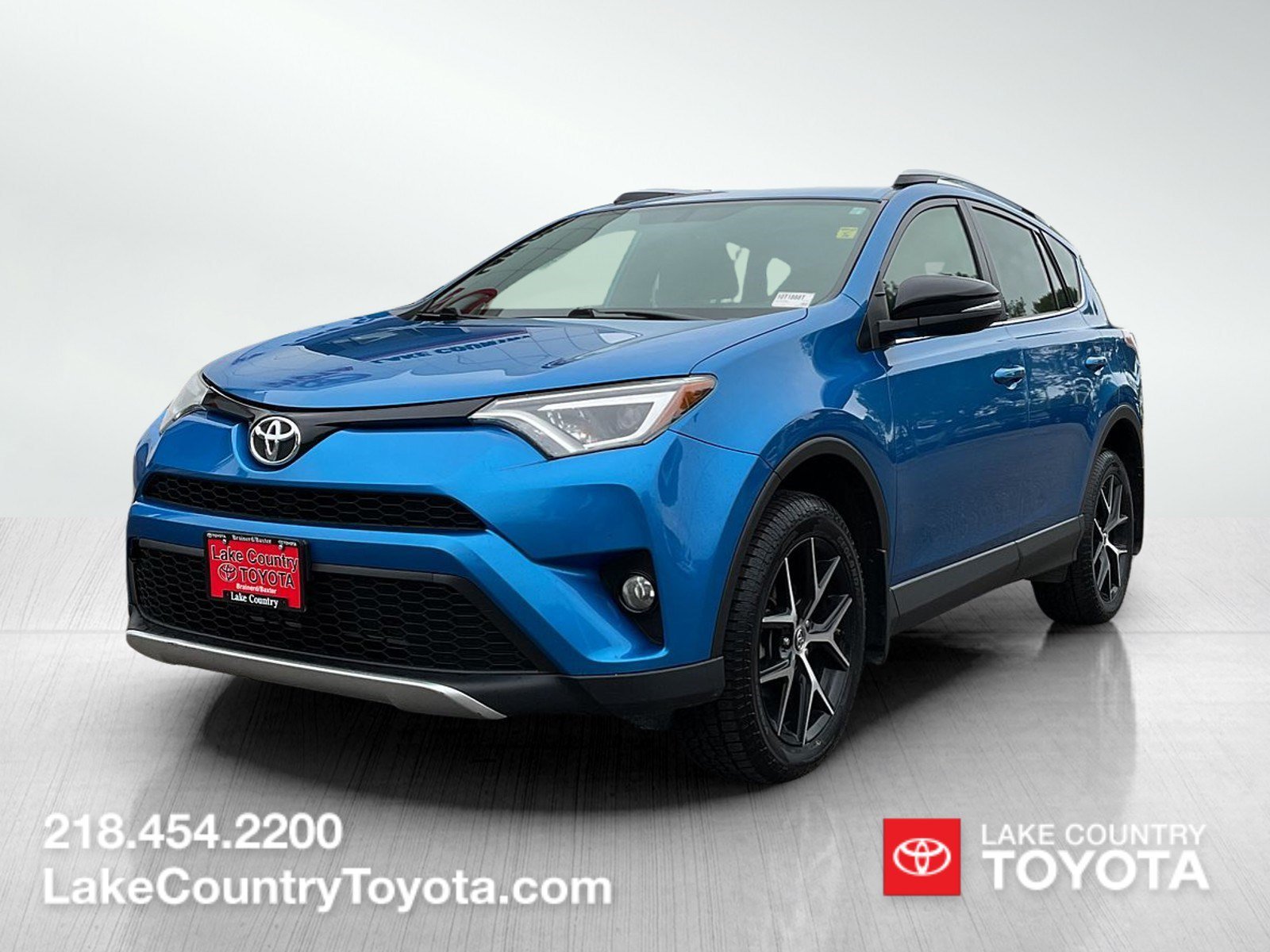 Used 2016 Electric Storm Blue Toyota SE image 1