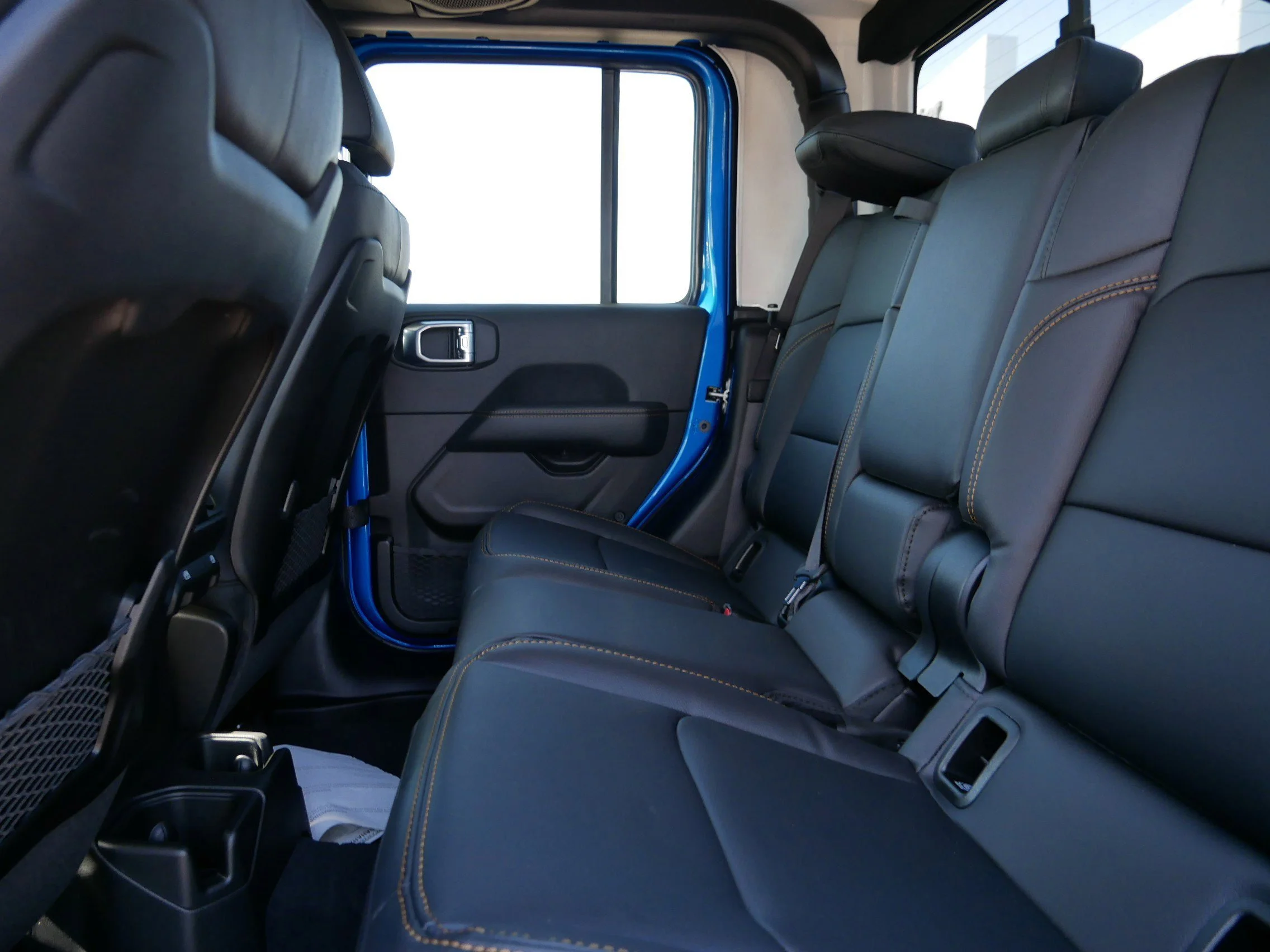 New 2026 Hydro Blue Pearl-Coat Exterior Paint Jeep Sahara image 10