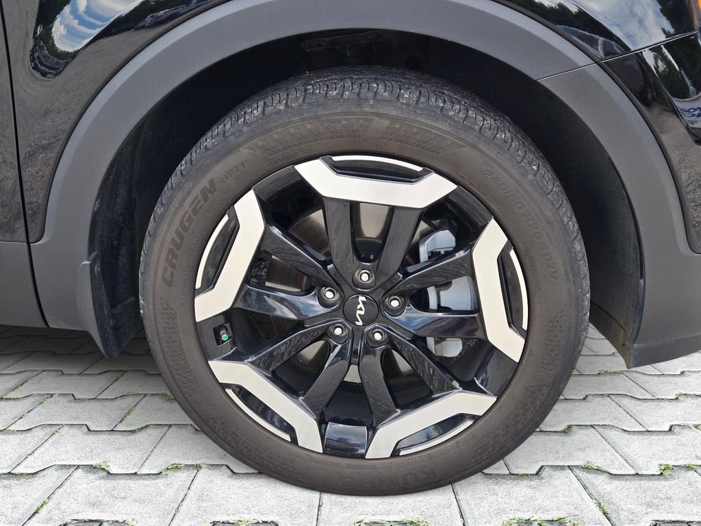 Used 2025 Black Kia S image 3