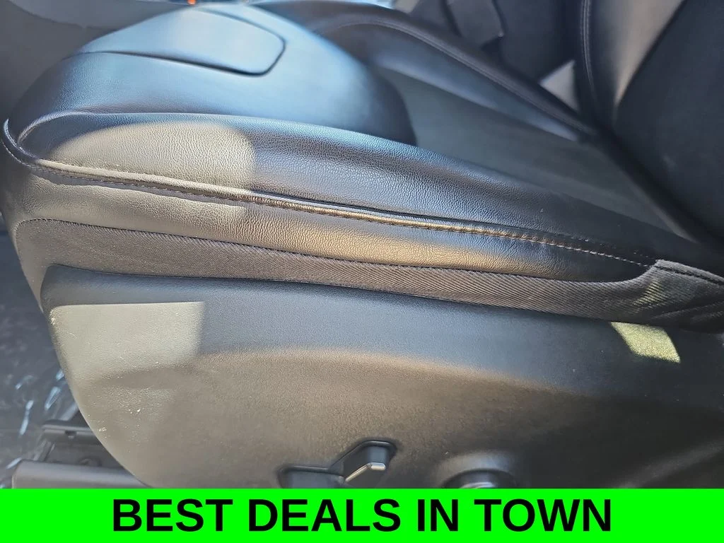 Used 2021 Silver Jeep Latitude Plus image 27