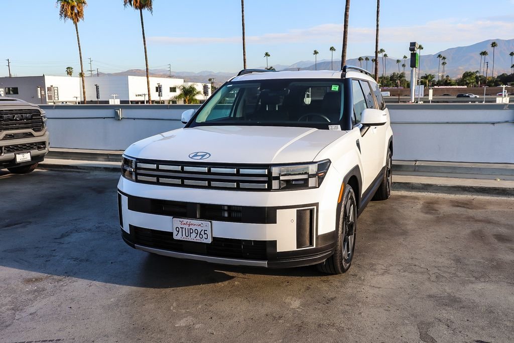 Used 2025 White Hyundai SEL image 4