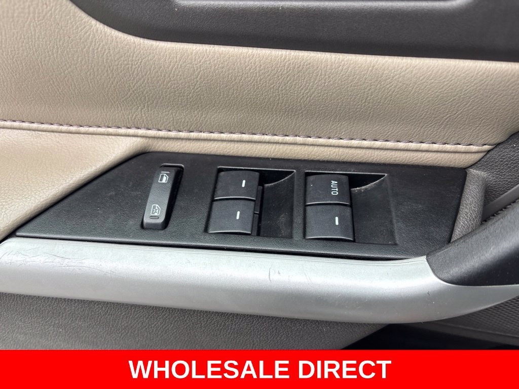 Used 2013 White Platinum Clearcoat Metallic Ford SEL image 17