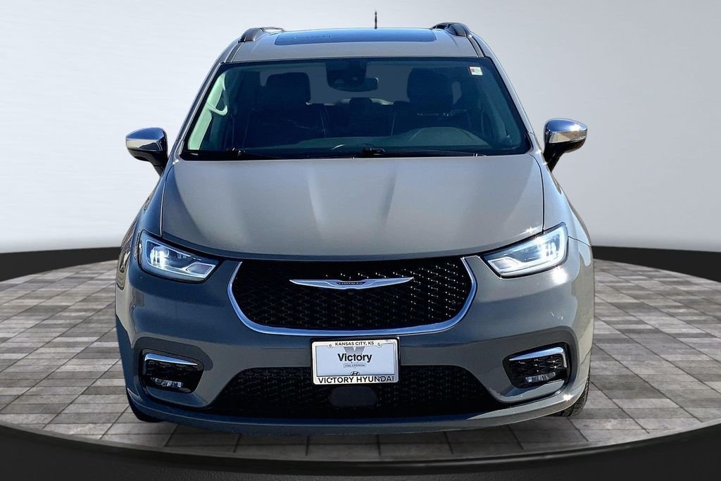 Used 2023 Chrysler Pacifica Limited with VIN 2C4RC1GG8PR577589 for sale in Kansas City