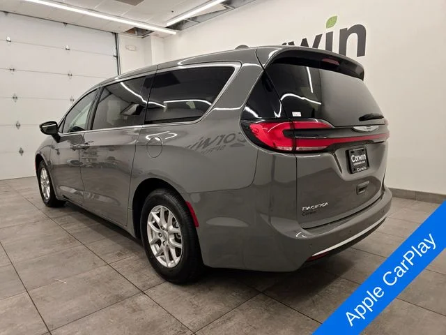 Used 2025 Ceramic Gray Clearcoat Chrysler Select image 3