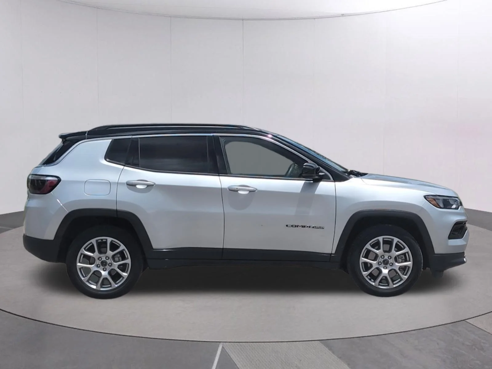 Used 2025 Silver Zynith Metallic Clearcoat Jeep Limited image 8