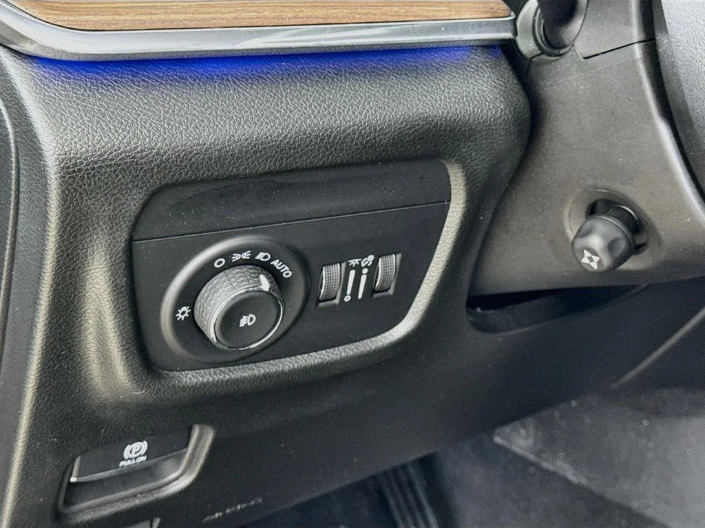 Used 2025 Black Jeep Summit image 10