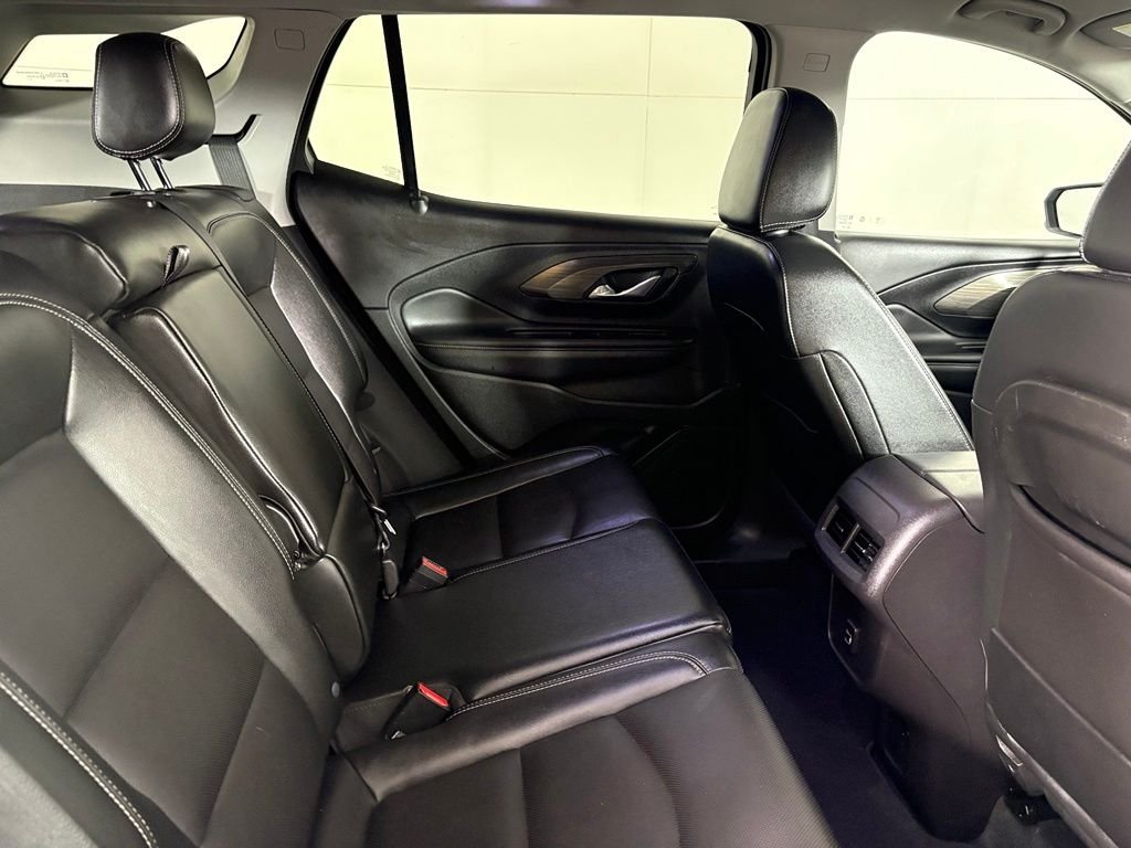 Used 2024 White GMC SLT image 17
