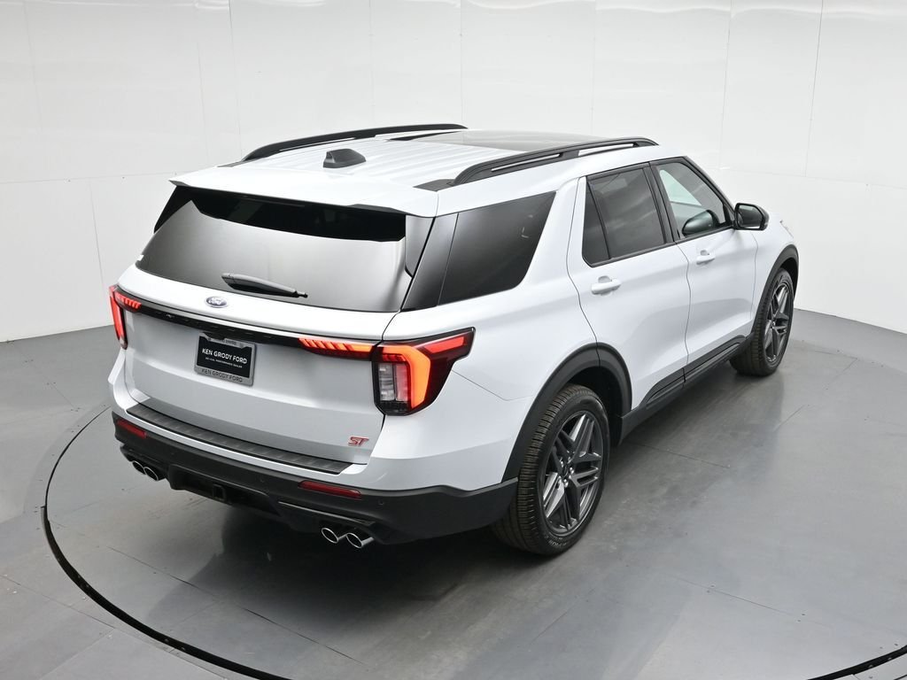 New 2026 Space White Metallic Ford ST image 39