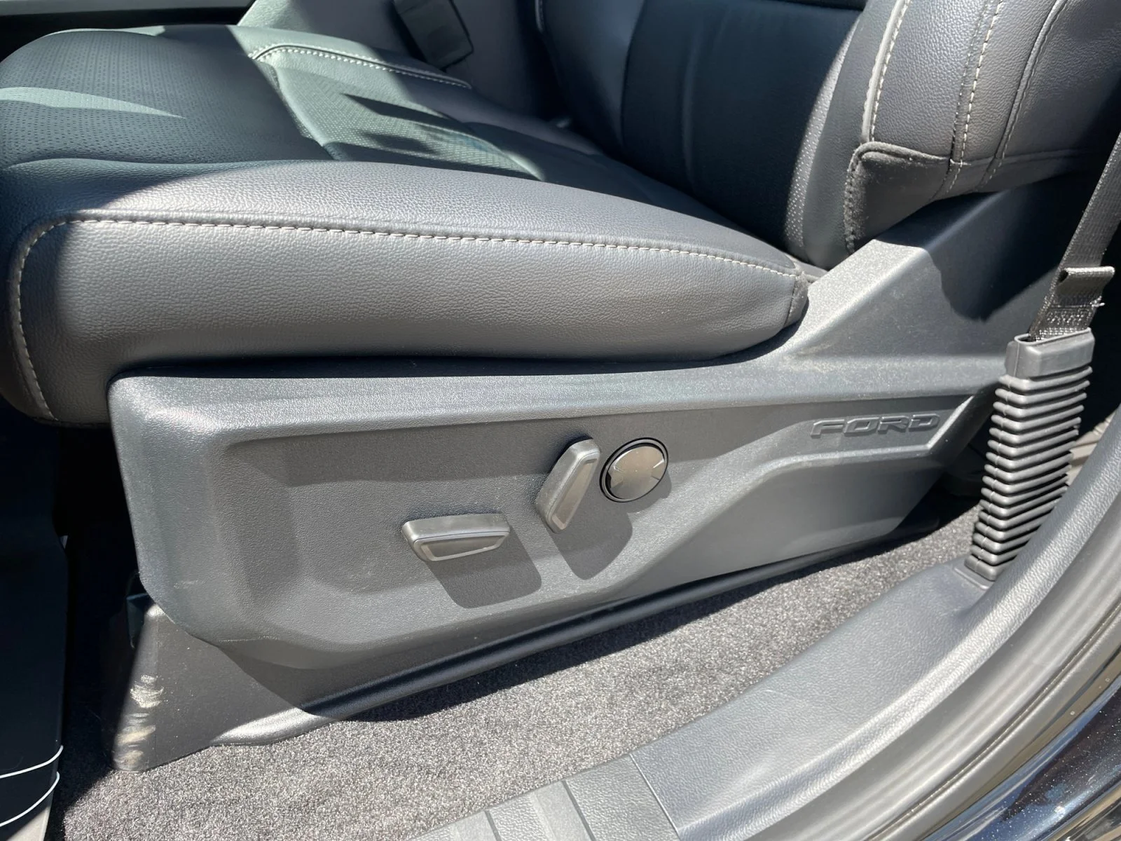 New 2026 Agate Black Metallic Ford Lariat image 26