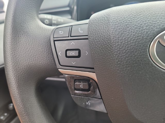 Used 2025 White Toyota LE image 26