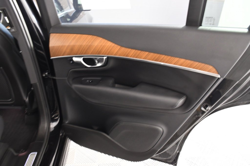 Used 2023 Onyx Black Metallic Volvo B6 Plus 7-Seater image 20