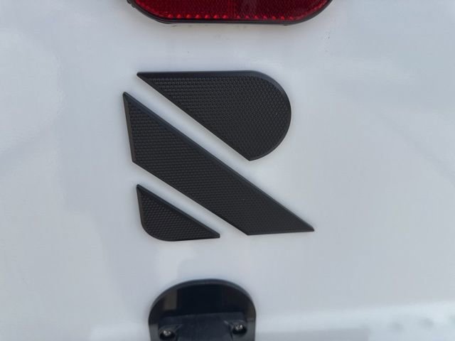 New 2025 Summit White Chevrolet 1WT image 9