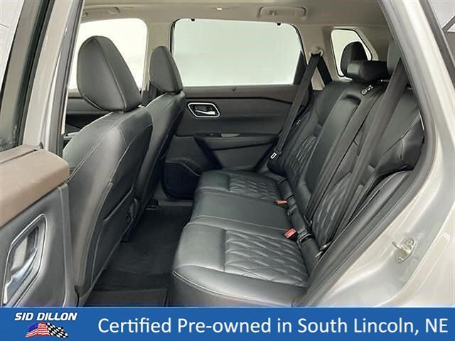 Used 2022 Brilliant Silver Metallic Nissan Platinum image 19